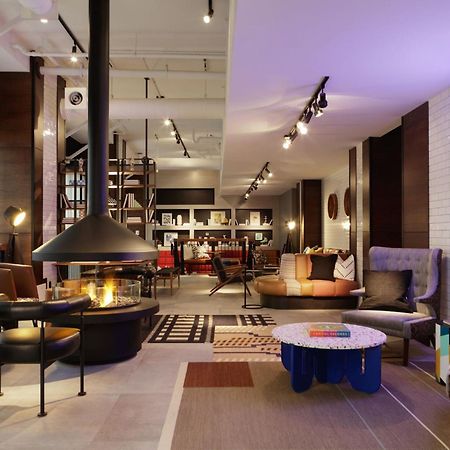 Отель Moxy Richmond Downtown Экстерьер фото
