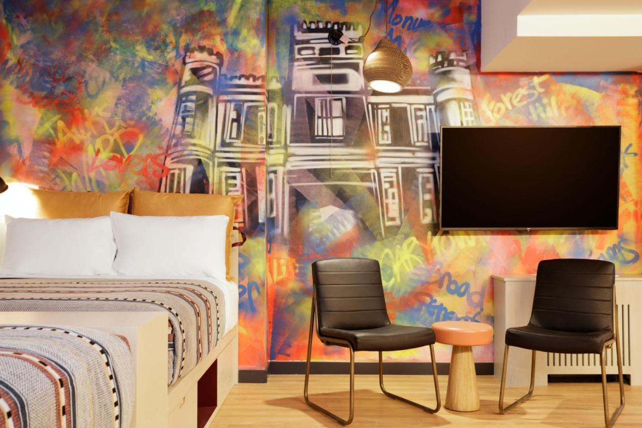 Отель Moxy Richmond Downtown Экстерьер фото