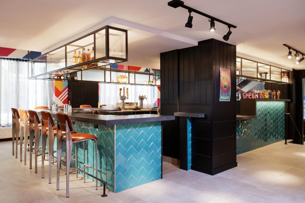 Отель Moxy Richmond Downtown Экстерьер фото